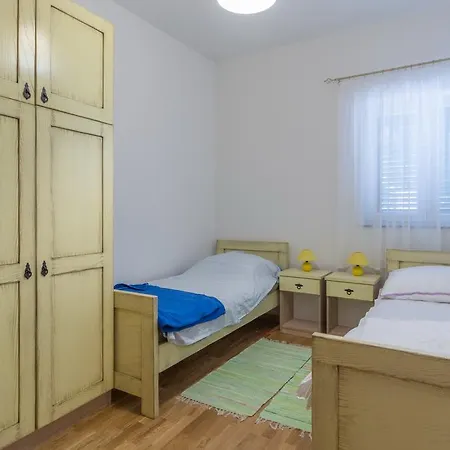 Stara Kuca Apartment Simuni