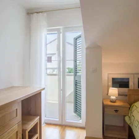 Stara Kuca Шимуни