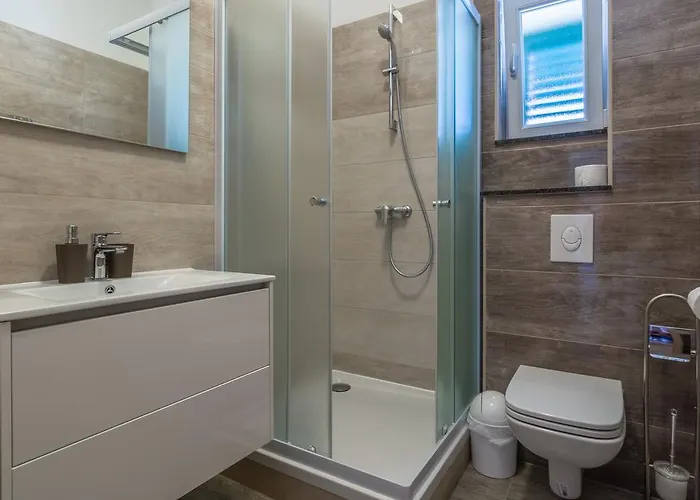 Stara Kuca * Šimuni