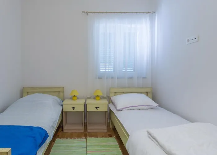 Stara Kuca * Šimuni