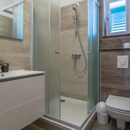 Stara Kuca * Šimuni