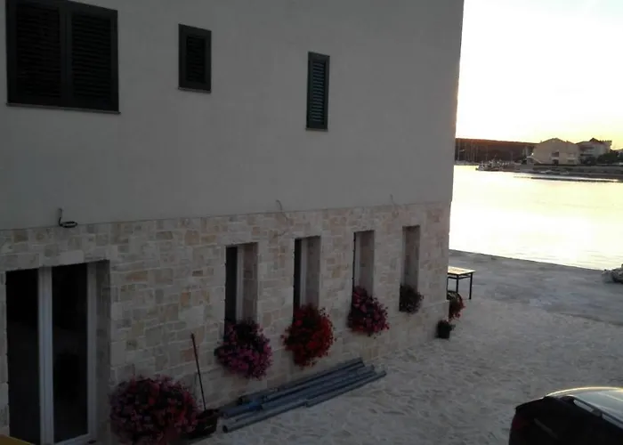 Stara Kuca Apartman Šimuni